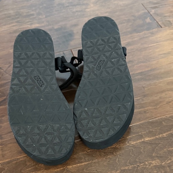 Teva Stylish Black Platform Sandals - Picture 5 of 6